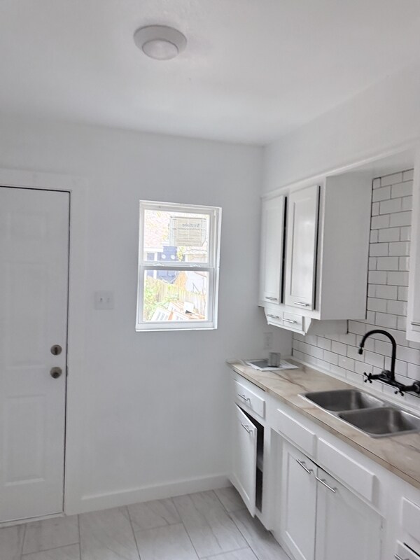 Building Photo - 620 N Walnut St