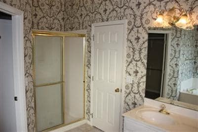 Building Photo - 1008 S Carriage Ave