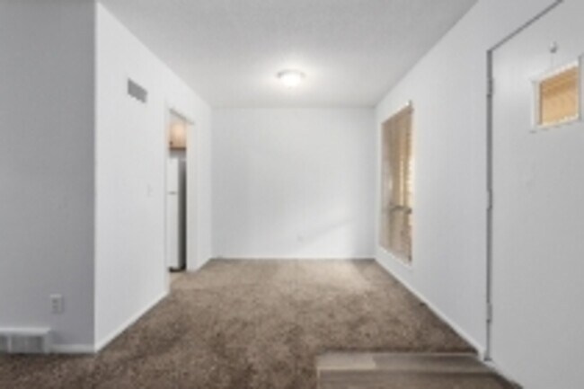 Building Photo - 420 W 89th St