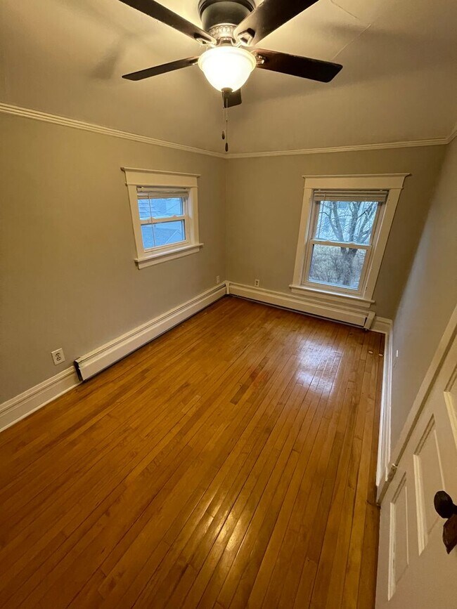 Building Photo - AVAILABLE Immediately! - Gorgeous 3 Bedroom 1 Bath Single Family Home!