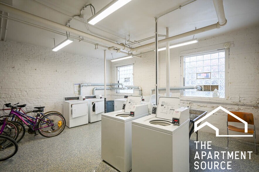 Building Photo - 2532 N Sawyer Ave