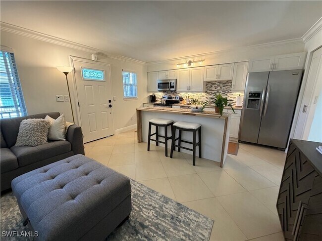 Building Photo - 960 7th St S