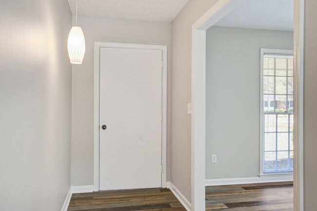 Building Photo - 1805 Chelwood Cir