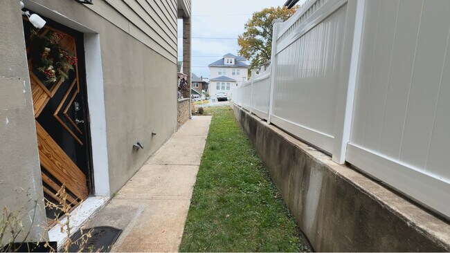 Building Photo - 239 Morningside Ave