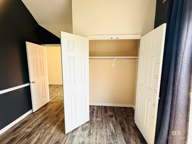 Building Photo - 31424 Oakridge Dr