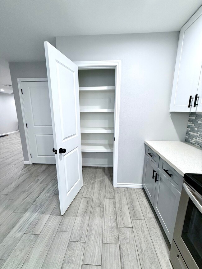 Building Photo - 1412 Ave M