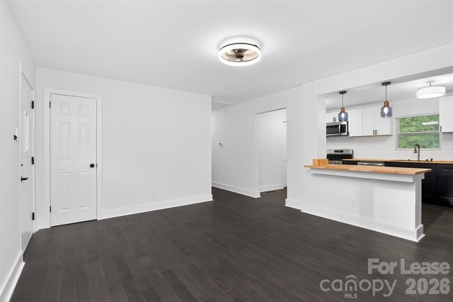 Building Photo - 1814 Eastway Dr