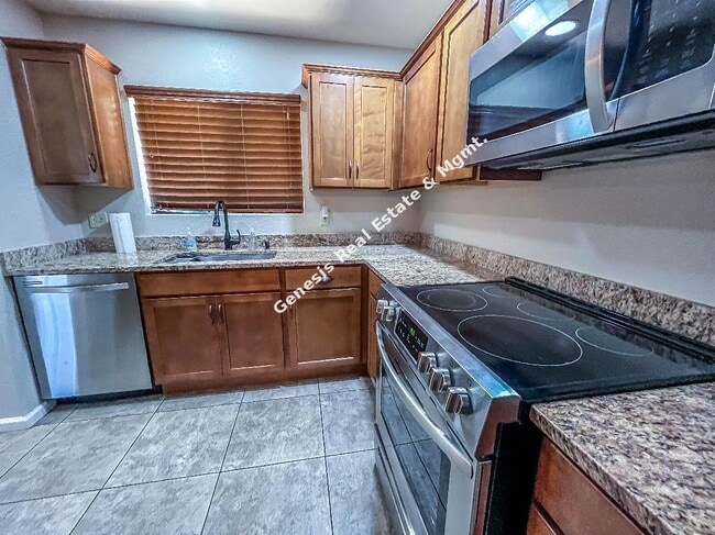 Building Photo - 2bd townhouse in Winterhaven