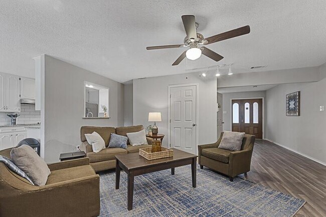 Building Photo - 2112 Chaucer Street