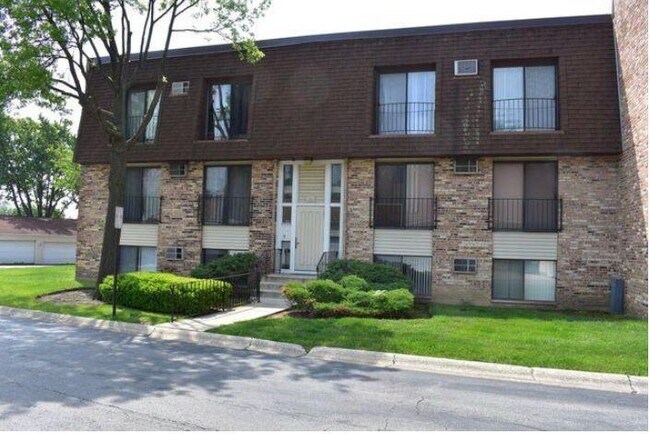 Primary Photo - 201 N Waters Edge Dr