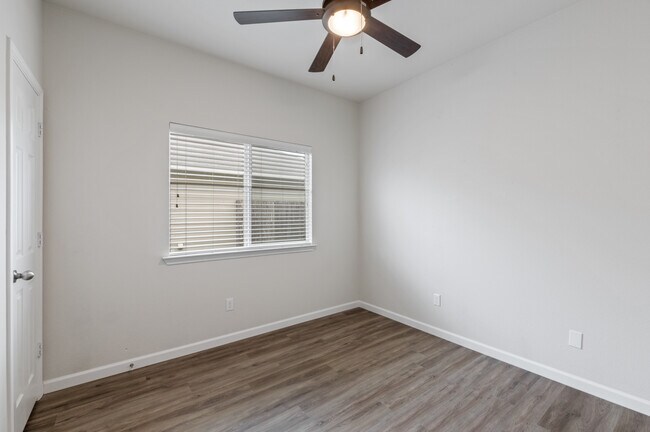 Building Photo - 8011 Fieldstone Dr