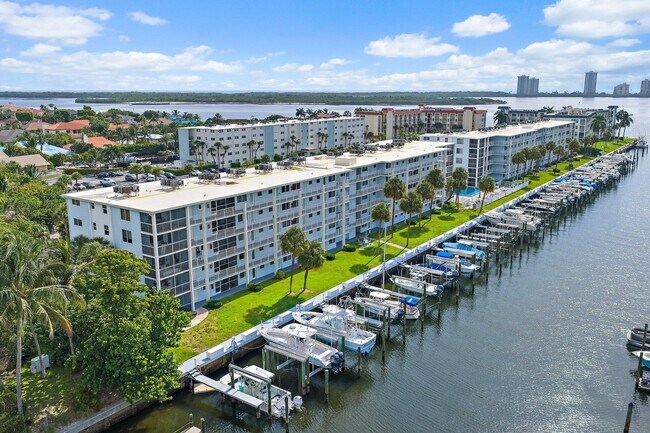 Building Photo - 108 Paradise Harbour Blvd