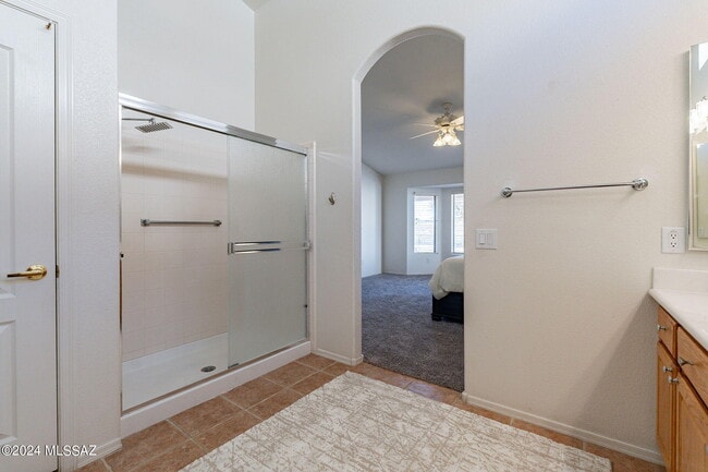 Building Photo - 36500 S Rock Crest Dr