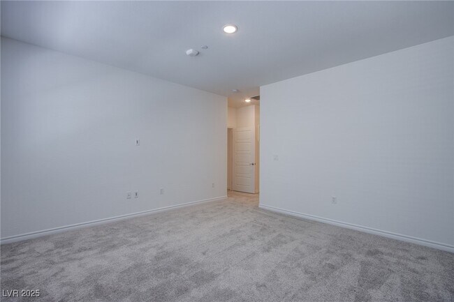 Building Photo - 2555 Hampton Rd