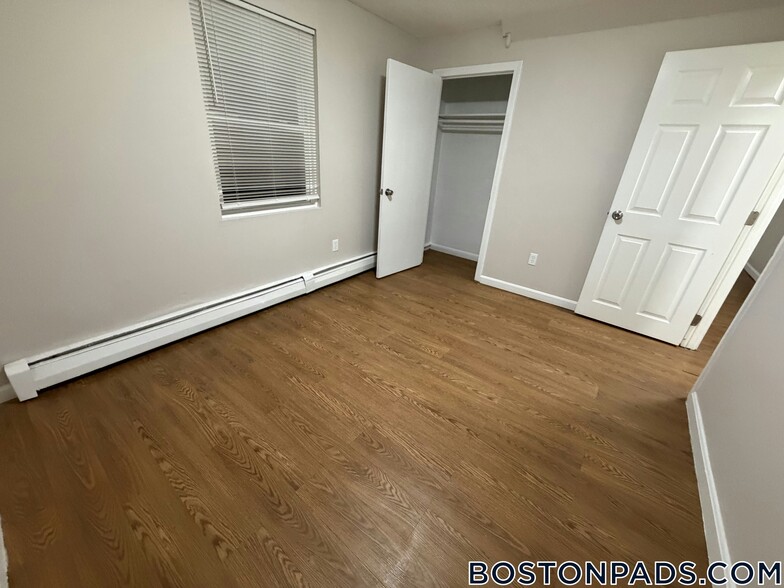 Building Photo - 18 Belmont St