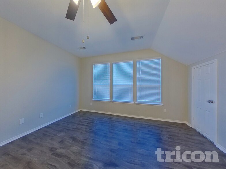 Building Photo - 6356 Ferncreek Ln