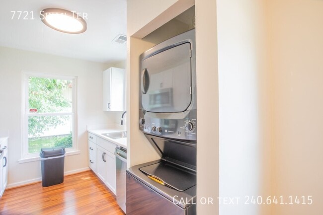 Building Photo - 7721 Swan Terrace