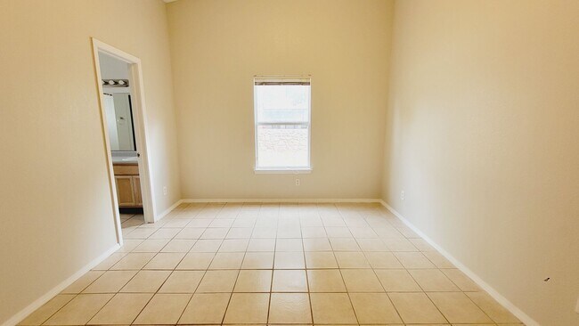 Building Photo - Recently painted 4 bedroom, 3 bath home in...