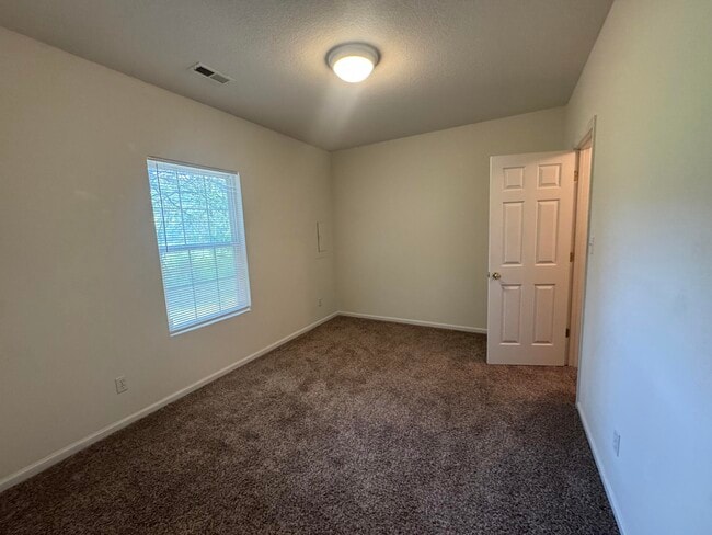 Building Photo - 3410 E St Charles Rd