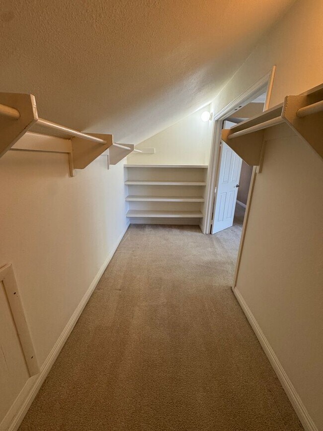 Building Photo - Prime Cul-de-Sac Location with Expansive Backyard