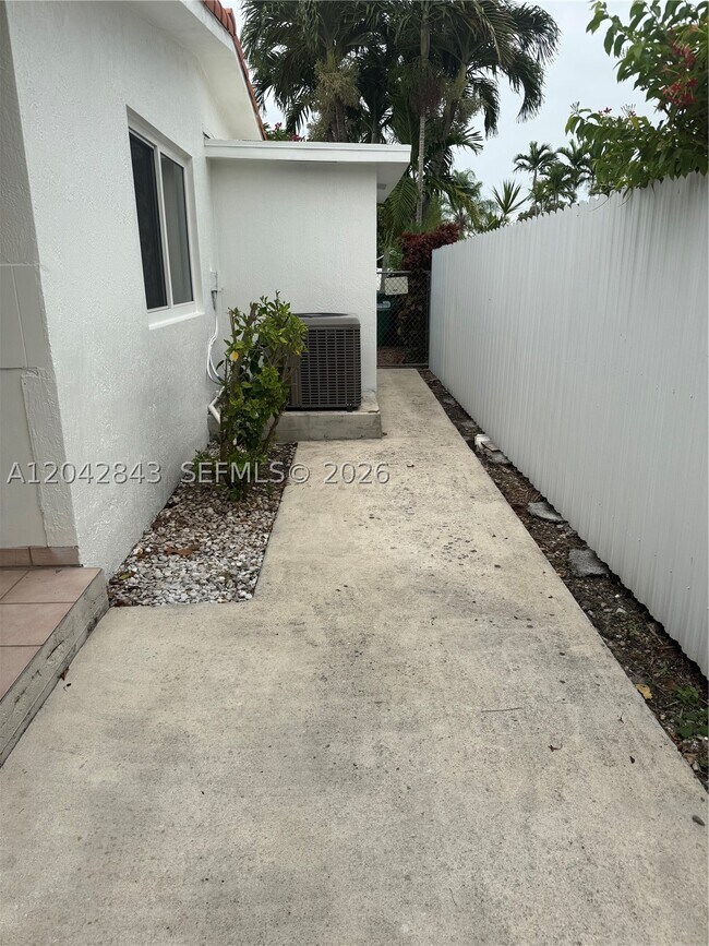 Building Photo - 7931 SW 13th St