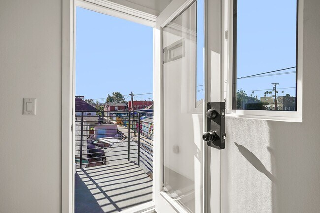 Building Photo - 1731 S New Hampshire Ave