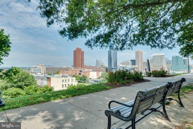 Building Photo - 910 S Charles St