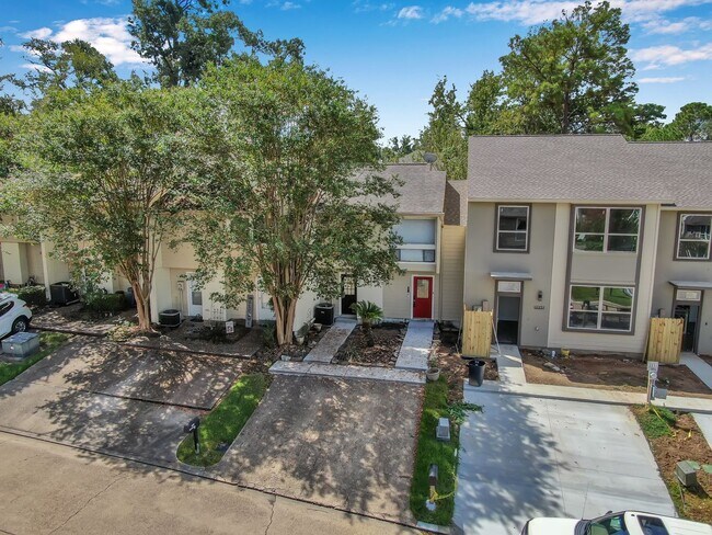 Building Photo - 12247 Trail Hollow Dr
