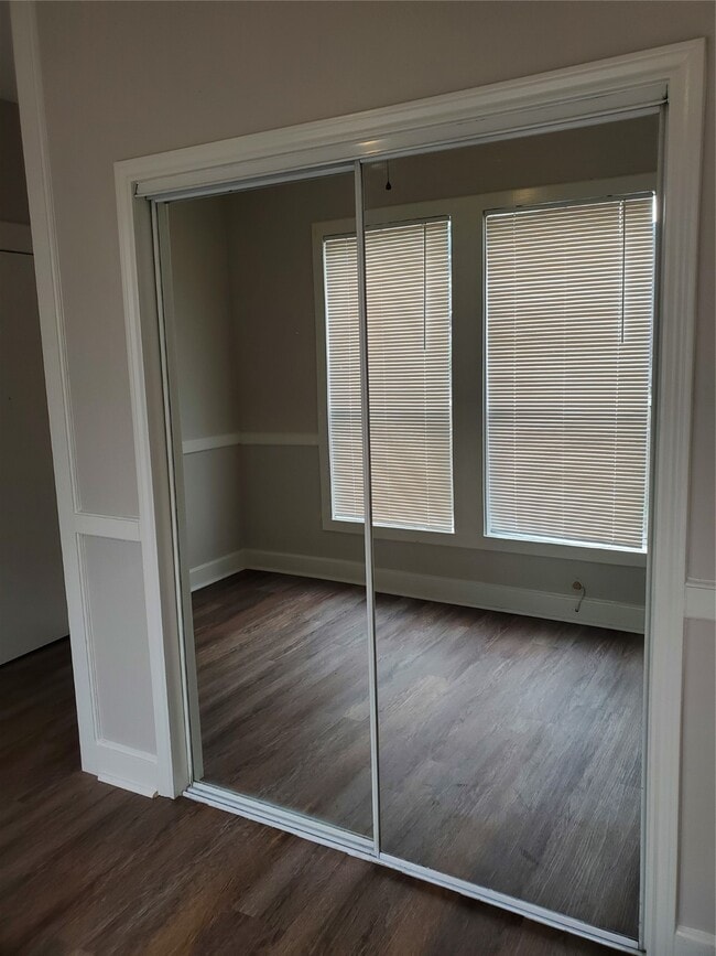 Building Photo - 1205 2nd St