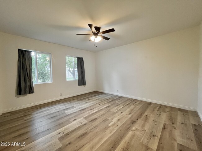 Building Photo - 4635 N 11th Pl