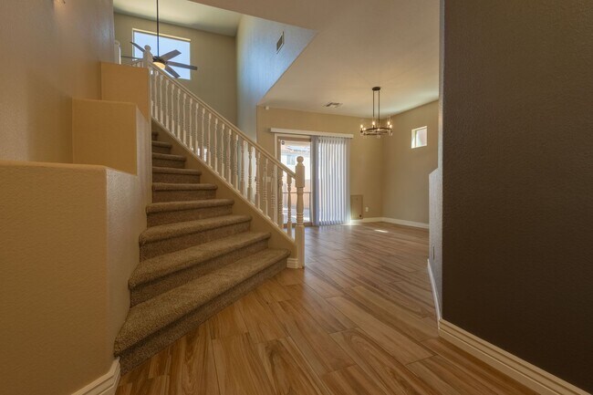 Building Photo - 3 Bedroom 2.5 Bathroom