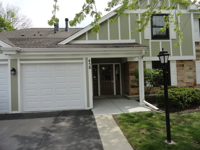Primary Photo - 458 Thornhill Ln