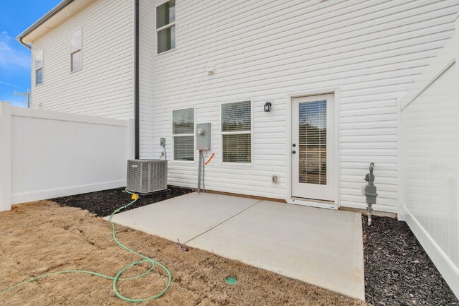 Building Photo - New Construction 3BR/2.5BA Townhome with Loft in Downtown Travelers Rest