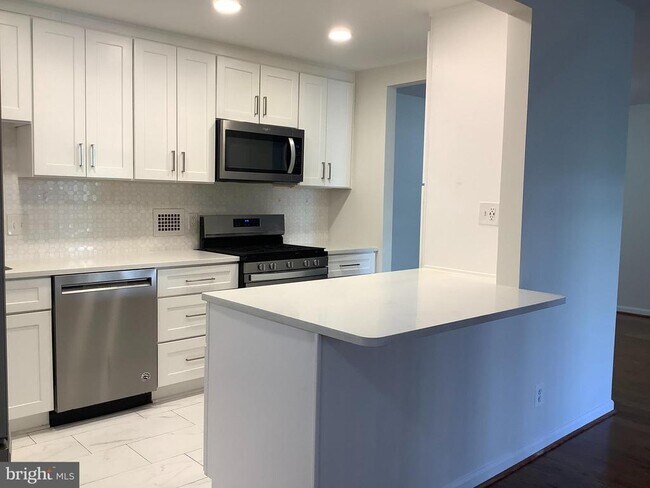 Building Photo - 5500 Friendship Blvd
