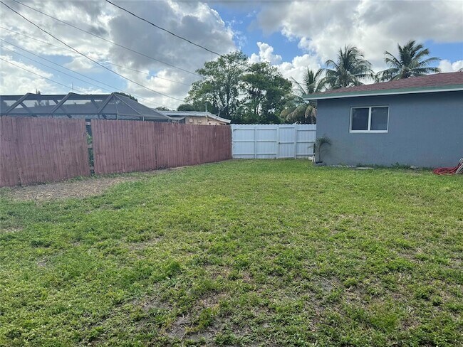 Building Photo - 6471 SW 27th Street