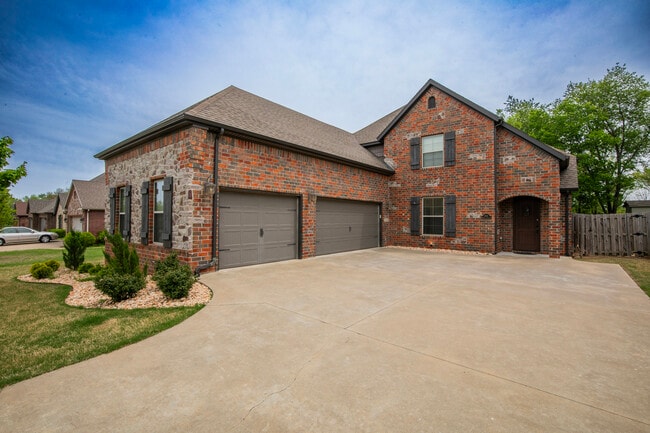 Building Photo - 3601 SW Willowbrook Rd