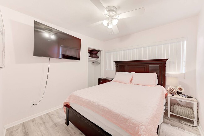 Building Photo - Sharon