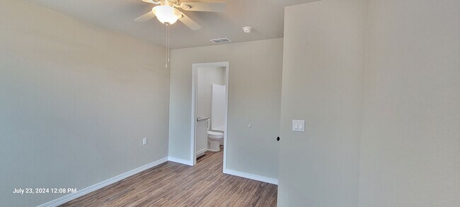 Building Photo - ra2701