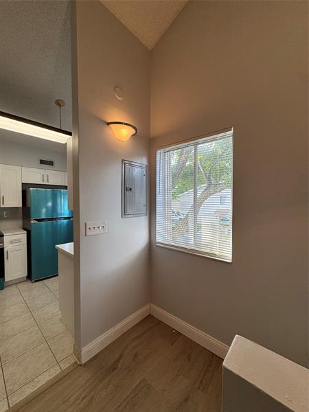 Building Photo - 606 Gardens Dr