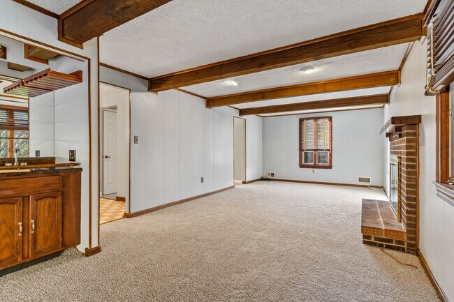 Building Photo - 104 Erin Ct