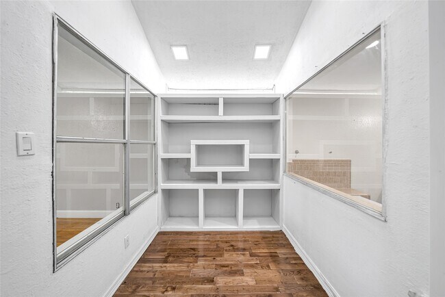 Building Photo - 13014 Skymeadow Dr