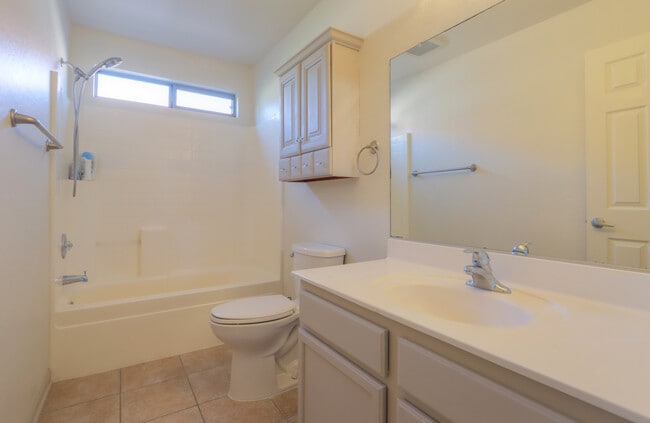 Building Photo - 43749 W Magnolia Rd