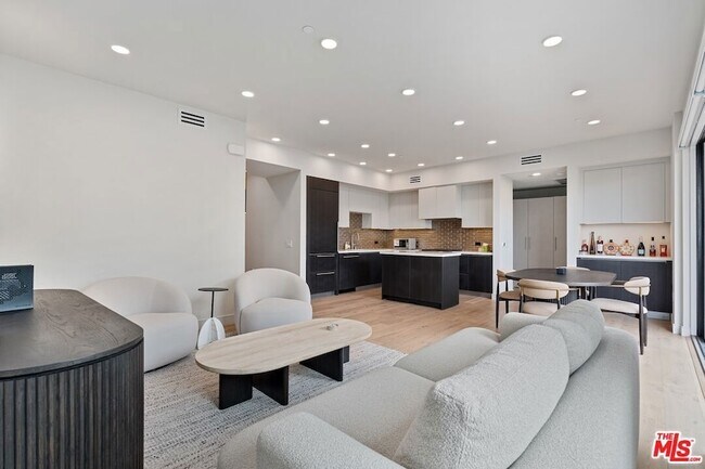 Building Photo - 505 S Barrington Ave