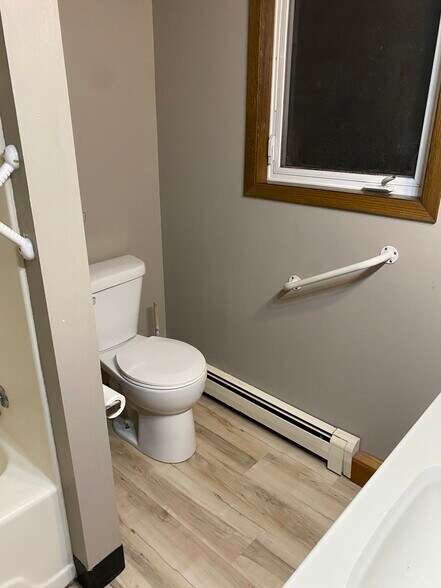 Building Photo - 704 9th St NW