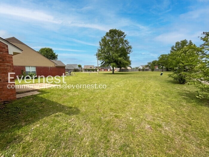 Building Photo - 9136 Kaitlyn Dr S