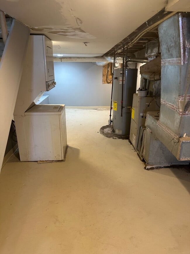 Building Photo - Spacious Home for Rent! W/D! Close to JHU, KKI and Public Trabsportation!