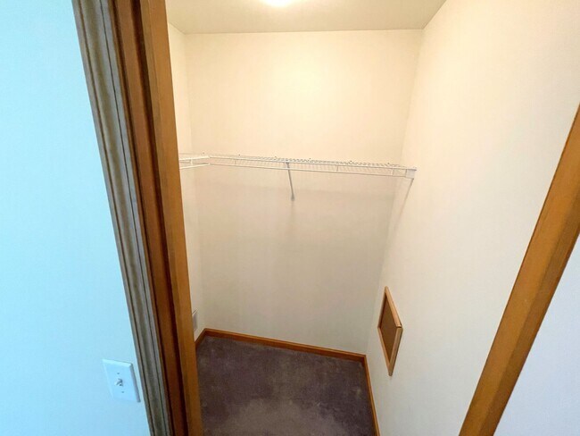 Building Photo - Spacious 3 bed 2.5 Bath Home Ready to Rent...