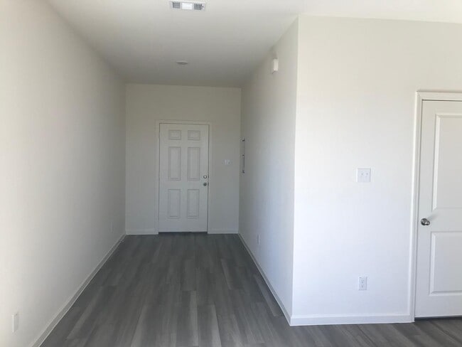 Building Photo - 100 Connecticut Ct