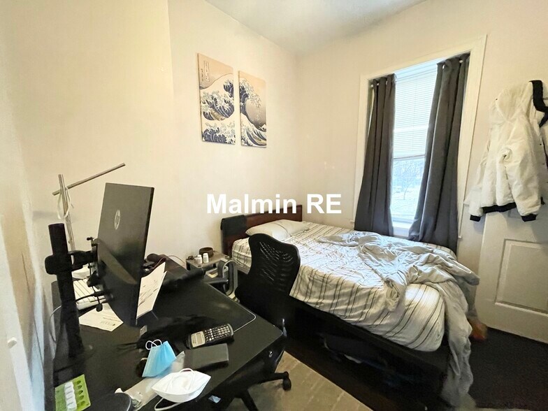 Building Photo - 998 Tremont St