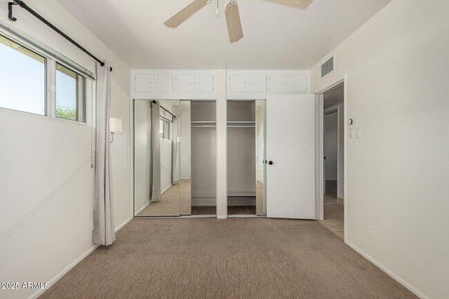 Building Photo - 6925 E Rancho Vista Dr